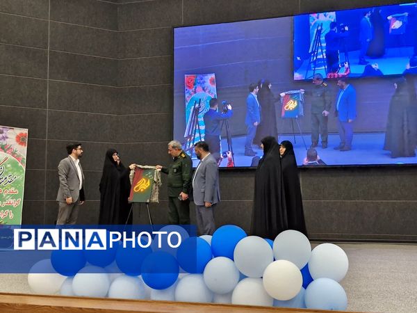 اجتماع بزرگ دانش‌آموزان بسیجی در هفته بسیج