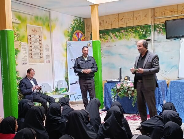  جلسه آموزش خانواده در دبیرستان نمونه اندیشه 