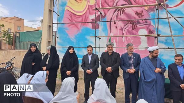 آیین اهتزاز پرچم امام رضا(ع) و رونمایی از دیوارنگاره کودکان میناب در شهر کهک