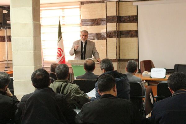 تقدیر از نیروهای خدماتی آموزش‌و‌پرورش فیروزکوه