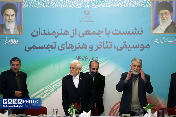 نشست معاون اول رئیس جمهور با جمعی از هنرمندان موسیقی، تئاتر و هنرهای تجسمی