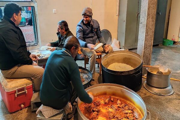 آخرین روز از اعتکاف دانش آموزی انس با خدا  در مسجد جامع شهر بار نیشابور