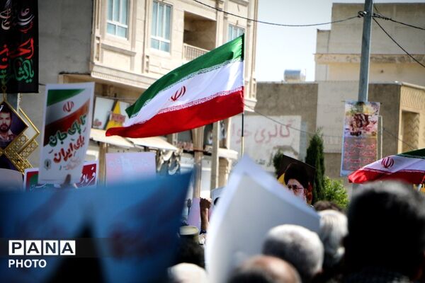 راهپیمایی روز قدس همزمان با تشییع شهید اقتدار در جهرم