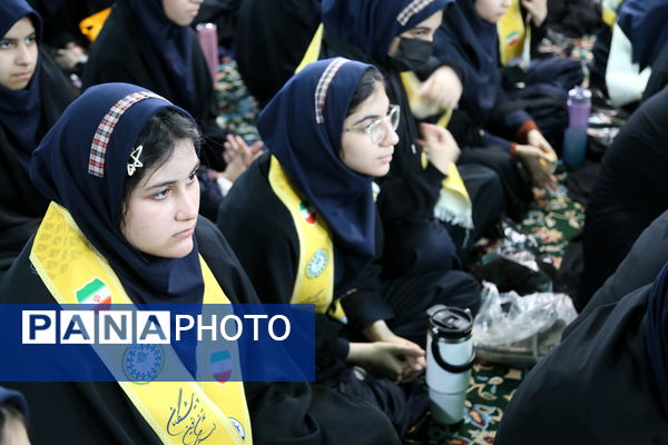 دانش‌آموزان دختر ناحیه یک در محفل اُنس با قرآن گرد‌هم آمدند