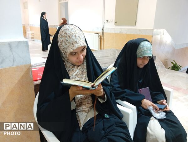 رقابت نخبگان قرآنی خراسان رضوی؛ آغاز مرحله استانی مسابقات قرآن و عترت دانش‌آموزان دختر
