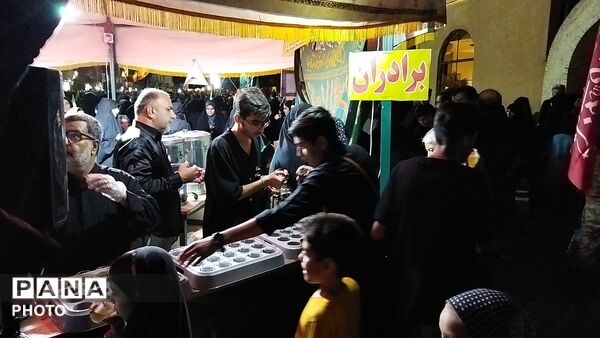چایخانه هیئت فاطمه الزهرا در دومین شب از ماه محرم ۱۴۰۵ 