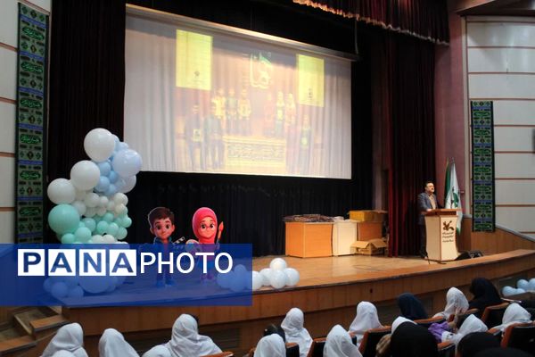 تقدیر از برگزیدگان جشنواره فرهنگی و هنری فردا در ساری 