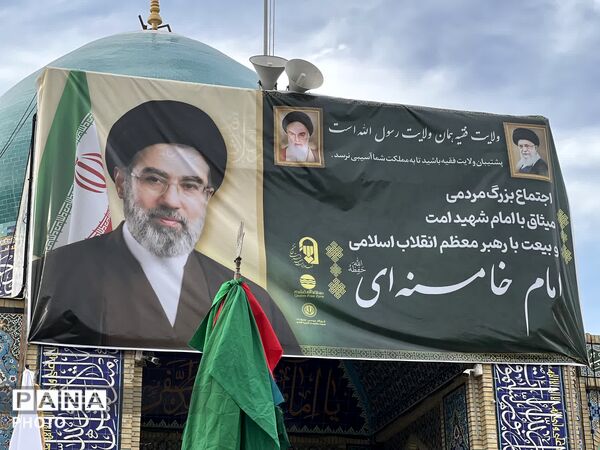 بیعت مردم جزیره قشم با آیت‌الله سید مجتبی حسینی خامنه‌ای 