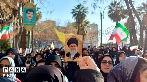  بانوان خرم‌آبادی برای دفاع از وطن برخاستند