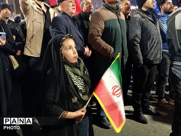 حضور پر شور و حماسی مردم نیشابور در هشتمین روز از شهادت امام شهید خامنه ای