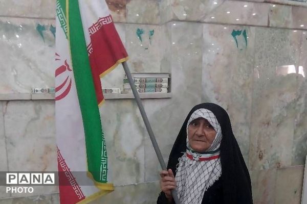 حضور دانش‌آموزان ناحیه دو شهرری به مناسبت آغاز هفته سلامت در نماز جمعه