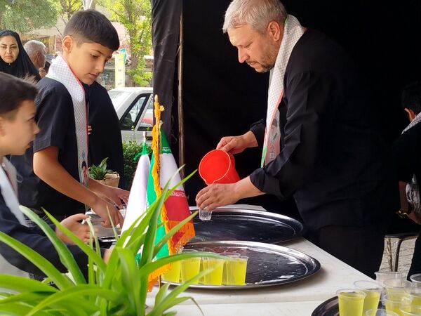 برپایی موکب دانش‌آموزی در روز اربعین حسینی در فاروج