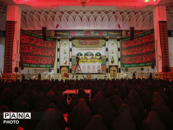 مراسم عزادای بانوان در حرم حضرت معصومه(س)