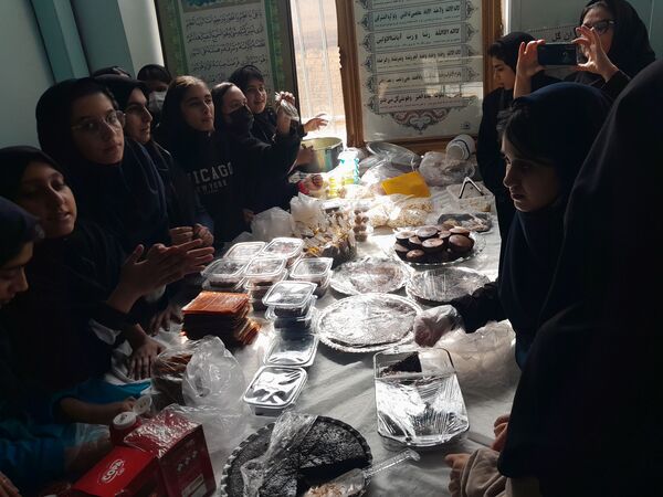 جشنواره فرهنگی هنری "امید فردا" در دبیرستان شاهد فیض ناحیه ۳ شیراز
