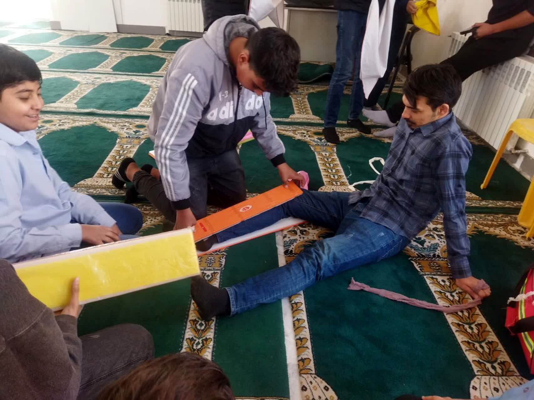 برگزاری سومین جلسه طرح دادرس در محل نمازخانه دبیرستان نمونه دانش