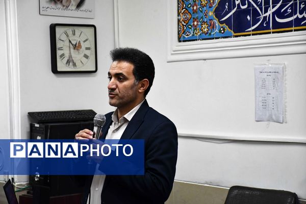 استقبال با شکوه از دانش‌آموز قهرمان و مربیان آموزش و پرورش عشایر فارس
