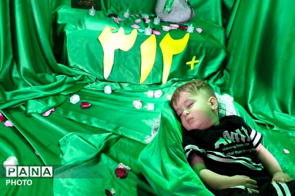 حضور مادران و نوزادان شش ماهه در همایش شیرخوارگان حسینی