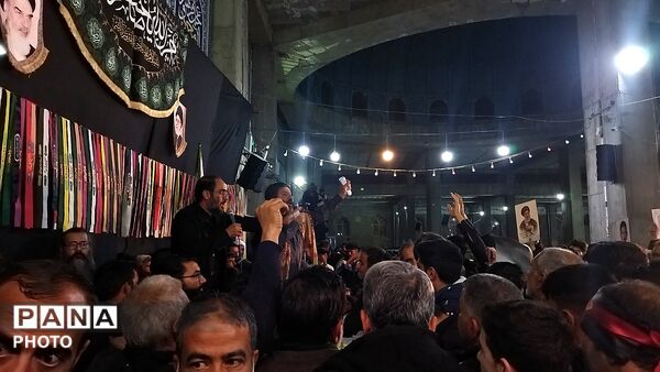لاله ها بر فراز دستان مردم نیشابورـ۲