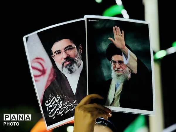 ایستادگی با چاشنی وحدت