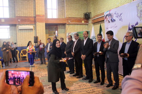 آیین سپاس معلم در دبستان دخترانه شهید باهنر بوشهر