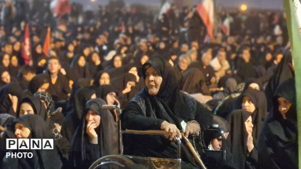 شکوه ایثار در قم؛ پیکر شهید ایران بر دستان ملت تشییع شد
