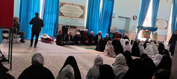 بازدید امام جمعه خلیل آباد از معتکفین مسجد جامع روستای نقاب