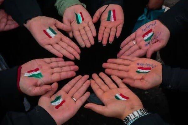 پیر و جوان، زن و مرد، همه آمدند