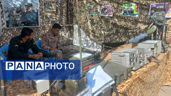 نمایشگاه هفته دفاع مقدس در مجتمع فرهنگی و ورزشی فجر نیشابور