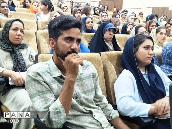 چهارمین جلسه آموزشی توانمندسازی اولیا دوره اول با موضوع مبارزه با مواد مخدر