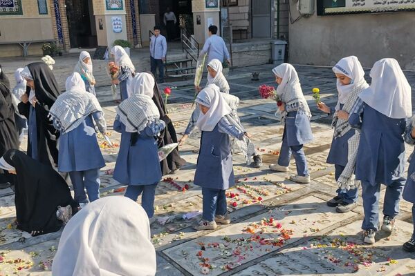 تجدید پیمان فرهنگیان ورامینی با آرمان‌های شهدا در هفته بسیج