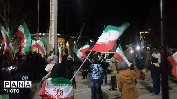 تجمع شبانه مردم ولایت مدار وانقلابی در حسینیه شهدای شهر بار