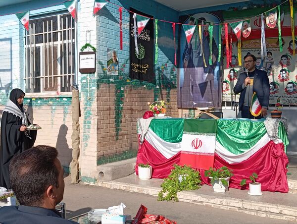 طنین زنگ استکبارستیزی در دبیرستان دخترانه تکتم باخرز