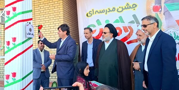 وقتی مدرسه صحنه انقلاب شد؛ زنگی که با سرود و افتخار نواخته شد