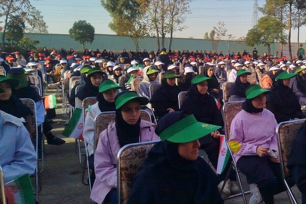 نواختن زنگ استکبارستیزی در دبیرستان ریحانه النبی باقرشهر 