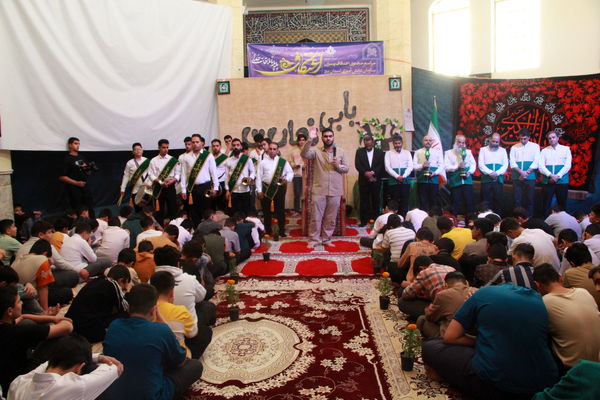 حضور خادمان رضوی در اعتکاف دانش‌آموزی فهرج