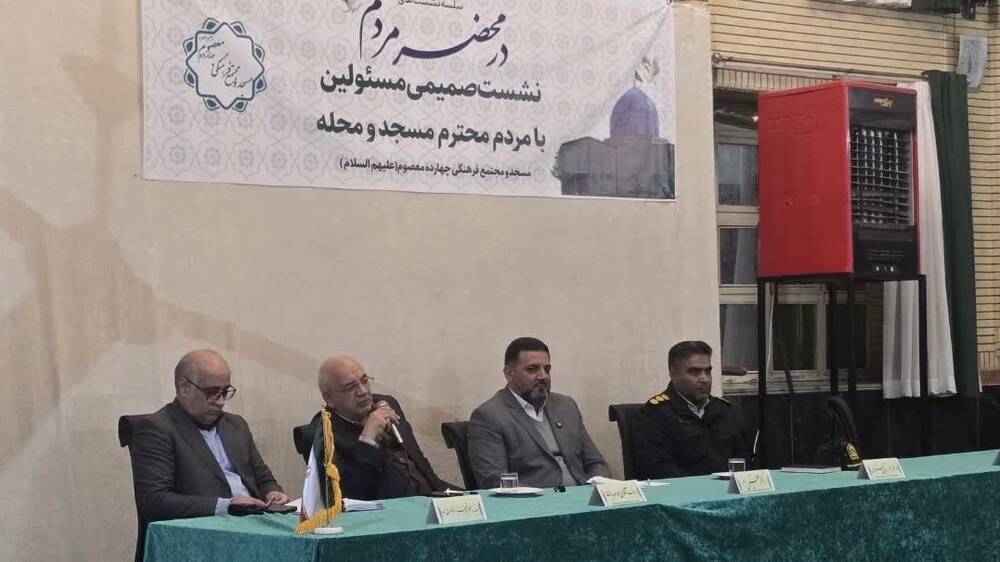 نشست صمیمی مسئولان با اهالی مسجد و محله فلاحی مشهد