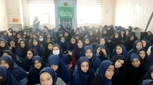  تقدیر از فعالین حجاب و عفاف در دبیرستان شاهد تکتم