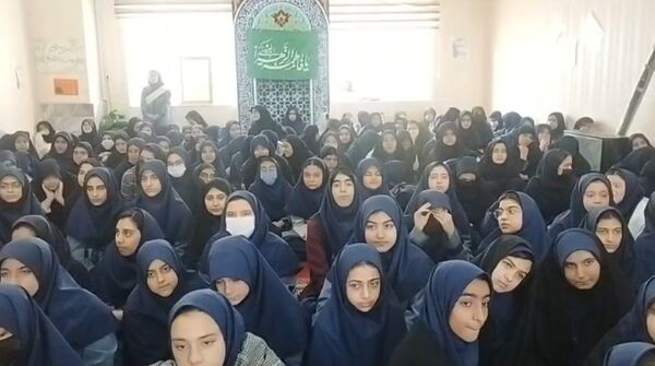  تقدیر از فعالین حجاب و عفاف در دبیرستان شاهد تکتم