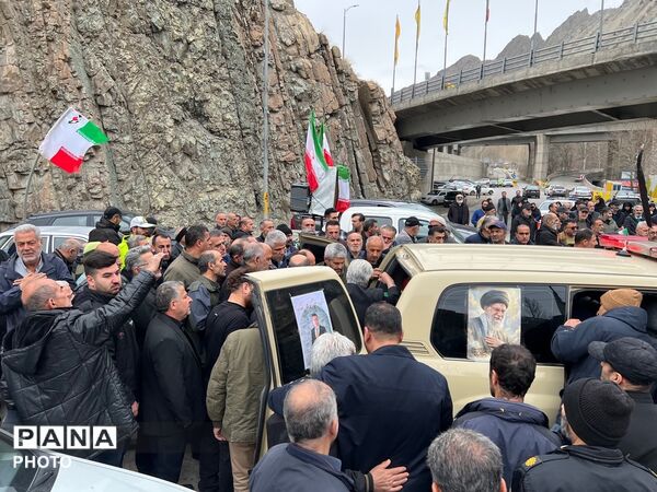 تشییع پیکر شهید دانشمند محمدرضا کیا بر دستان مردم کرج 