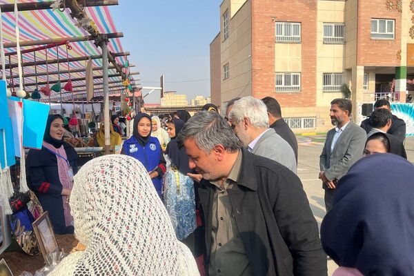 مدرسه فرزانگان ملارد میزبان نمایشگاه دستاوردهای علمی دانش‌آموزان