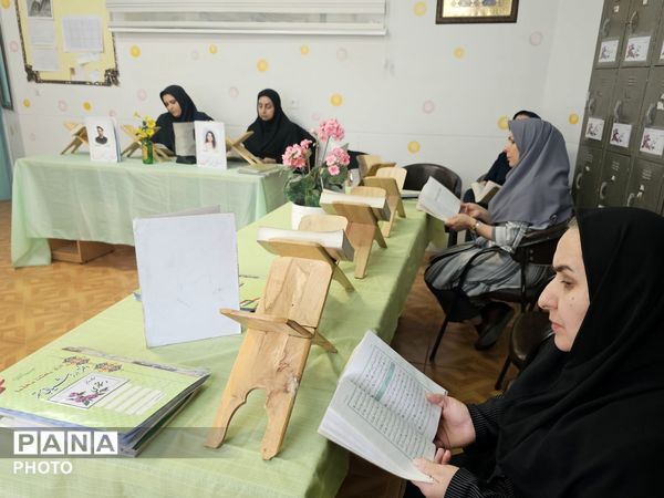 محفل انس با قرآن کریم در دبیرستان اهل‌البیت(ع) ناحیه ۴ کرج 