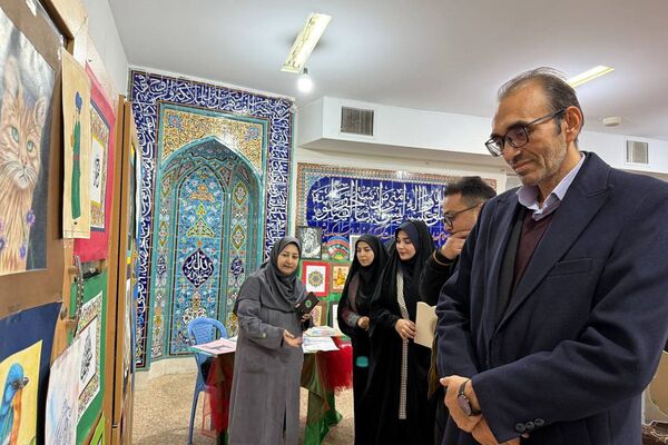 آیین افتتاحیه نمایشگاه هنری «ماها» در هنرستان شهید تاجیک بهارستان‌دو