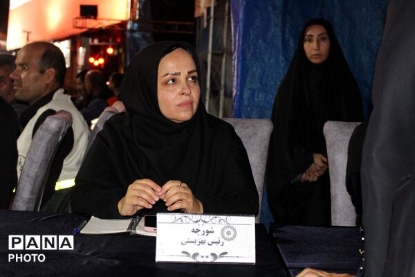 پاسخگویی مستقیم مسئولان نظرآباد به شهروندان در میز خدمت شبانه 