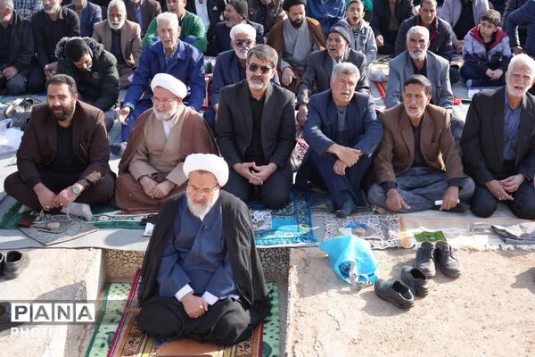 شکوه حضور ابرکوهی‌ها در نماز جماعت عید سعید فطر