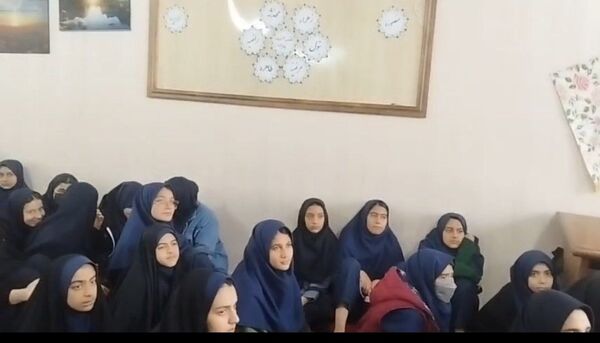  تقدیر از فعالین حجاب و عفاف در دبیرستان شاهد تکتم
