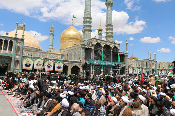 حضور پرشور نوجوانان قمی در آیین استقبال از رئیس جمهوری 