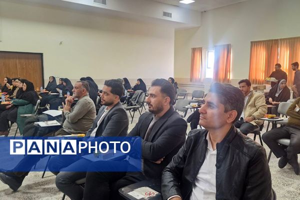 همایش فصلی مدیران مدارس فشافویه با تأکید بر قانون مداری، ارتقای کیفیت آموزشی و سلامت دانش آموزان 