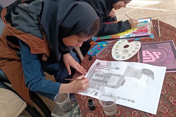 نمایشگاه آثار هنری دانش آموزان دبیرستان امام علی(ع) شهرستان ورامین
