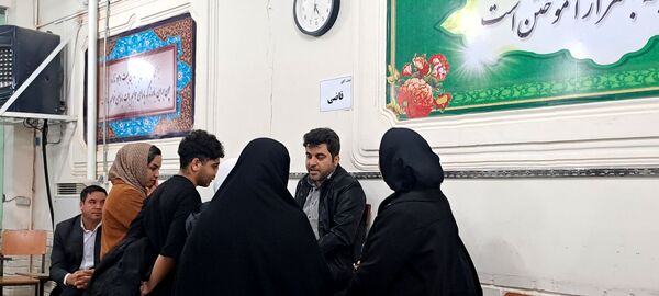  دیدار والدین با معلمان در دبیرستان ابوذر غفاری نیشابور