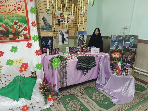 برگزاری مراسم انجمن اسلامی و مدرسه مقاومت در دبیرستان ایثار